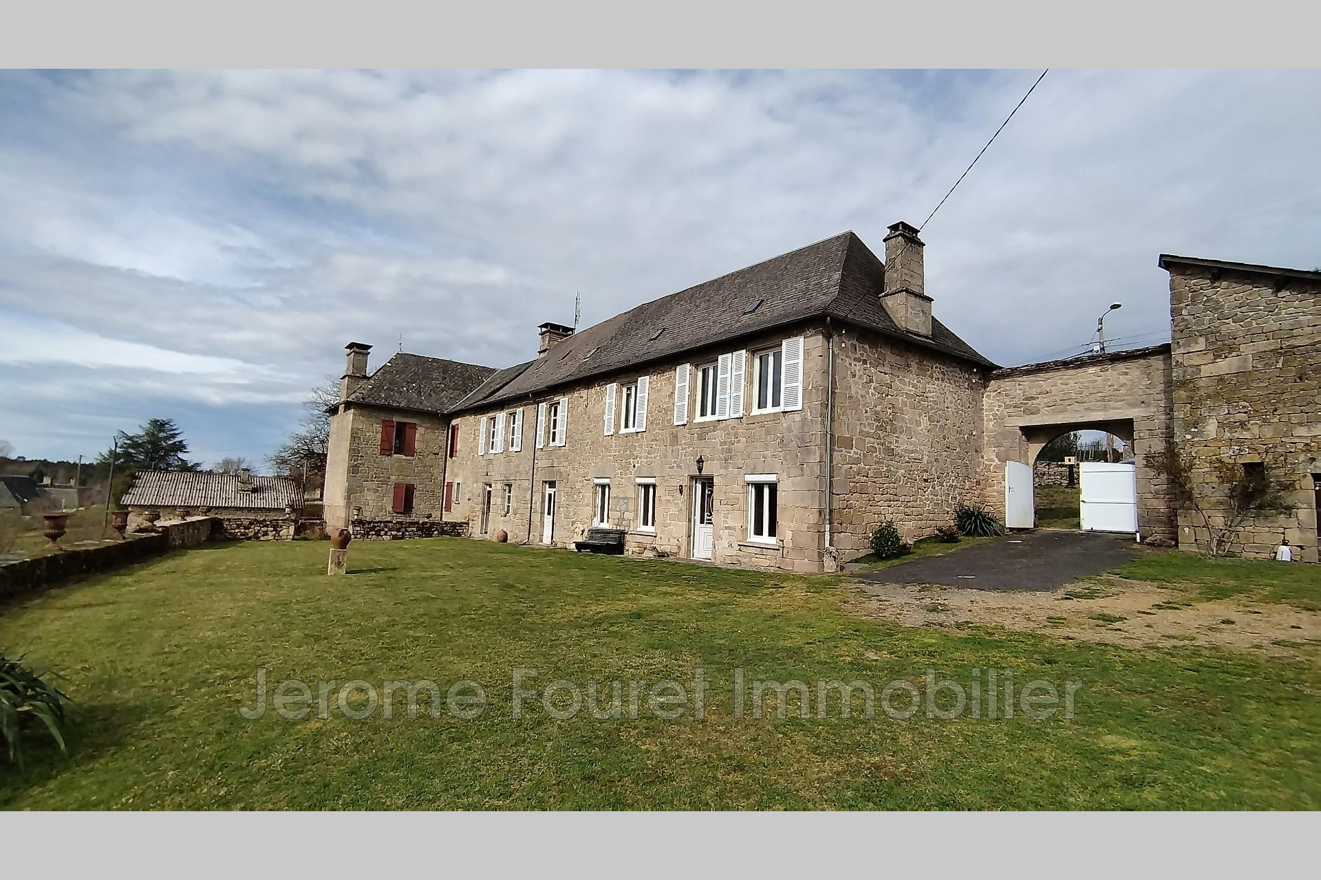 Maison 300 m² · à Clergoux · 300 m² · 286 270 €