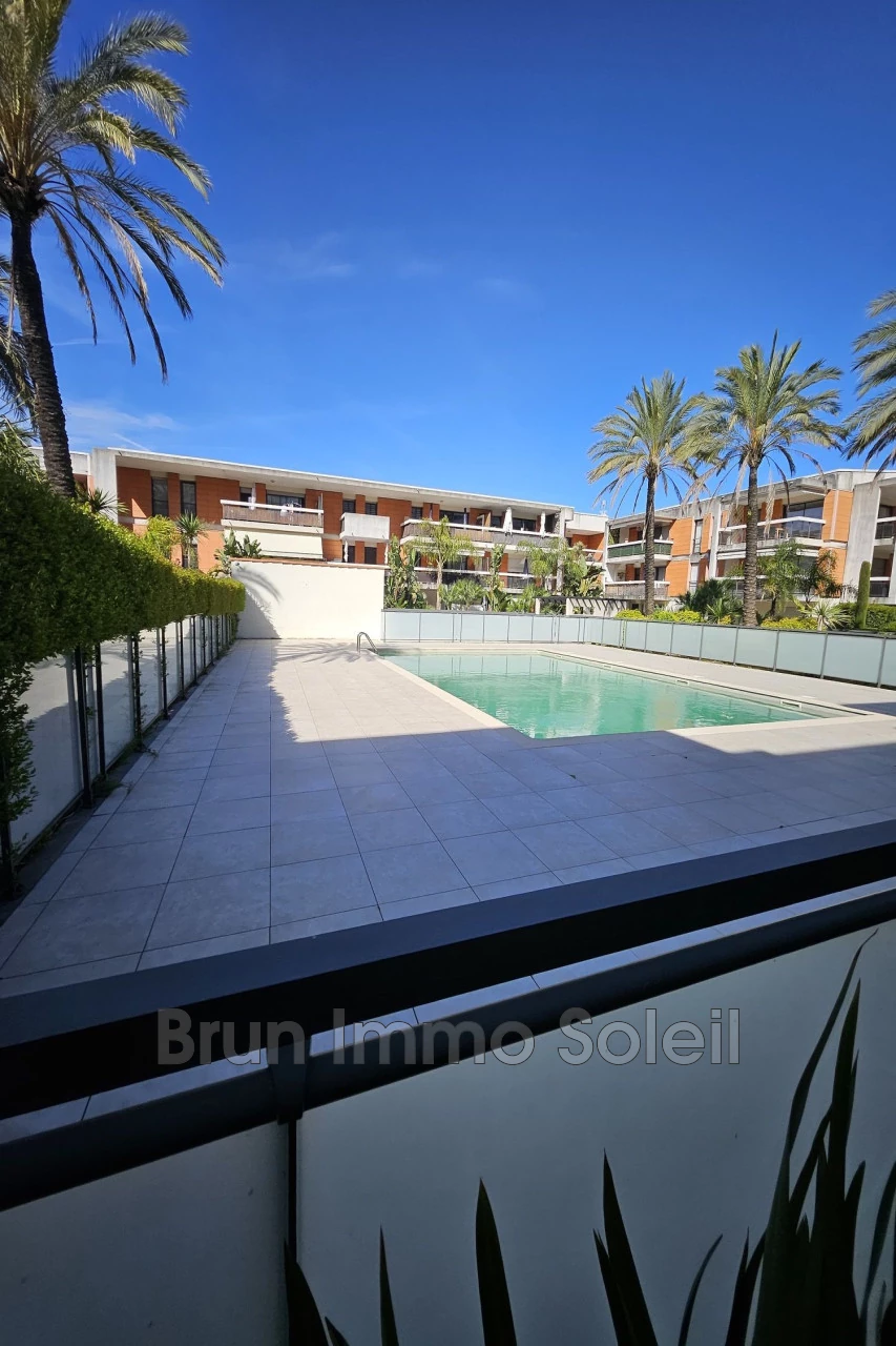 Appartement 2 pièces 44 m² · à Villeneuve-Loubet · 44 m² · 339 000 €