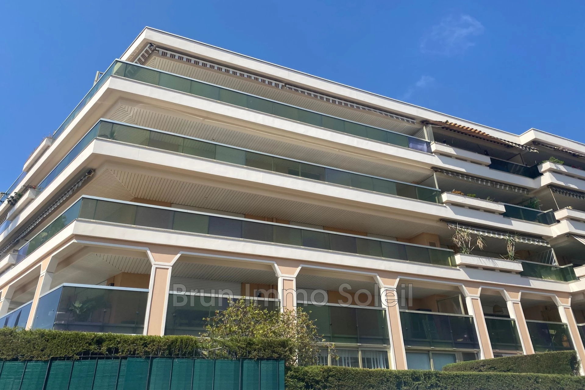 Appartement 3 pièces 77 m² · à Saint-Laurent-du-Var · 77 m² · 570 000 €