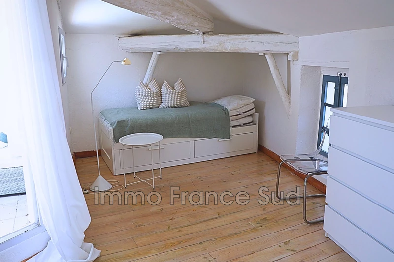 Location saisonnière maison de village Paris  