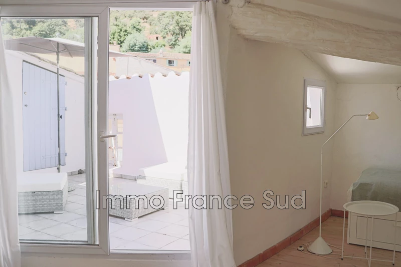 Location saisonnière maison de village Paris  