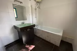 Location appartement Le Puy-Sainte-Réparade 