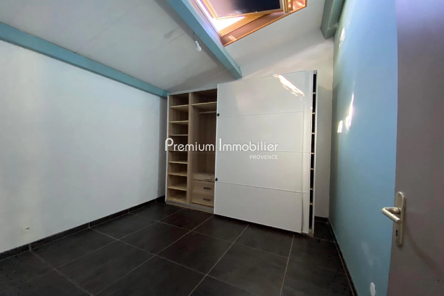 Location appartement Le Puy-Sainte-Réparade 