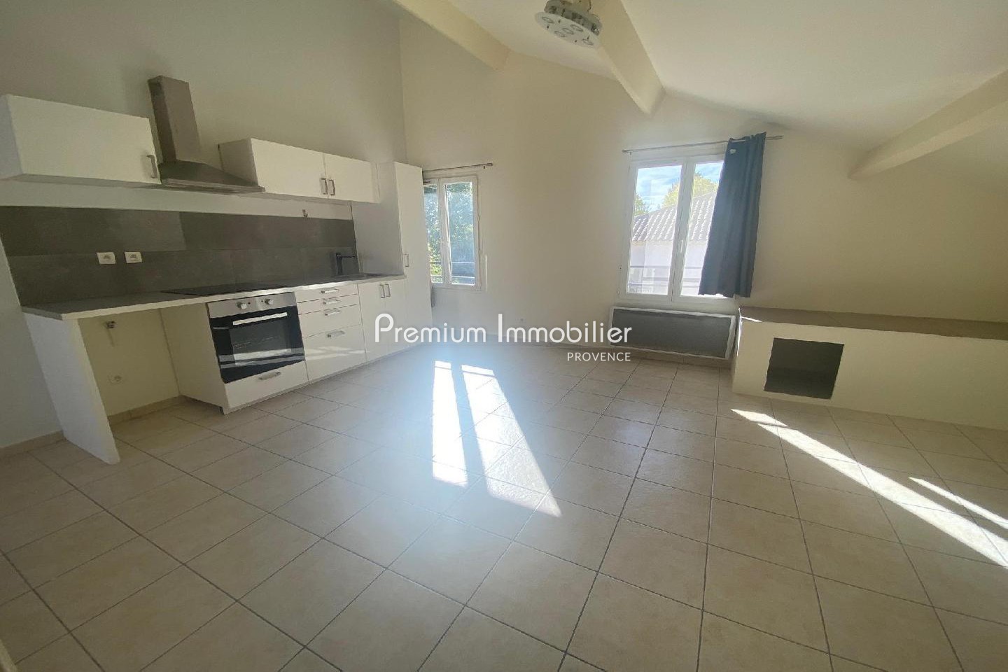 Location appartement Le Puy-Sainte-Réparade 