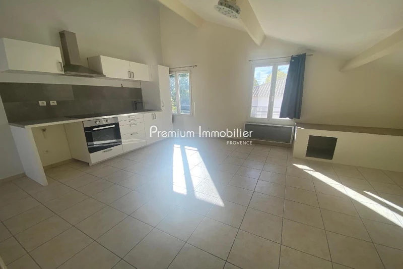 Location apartment Le Puy-Sainte-Réparade  