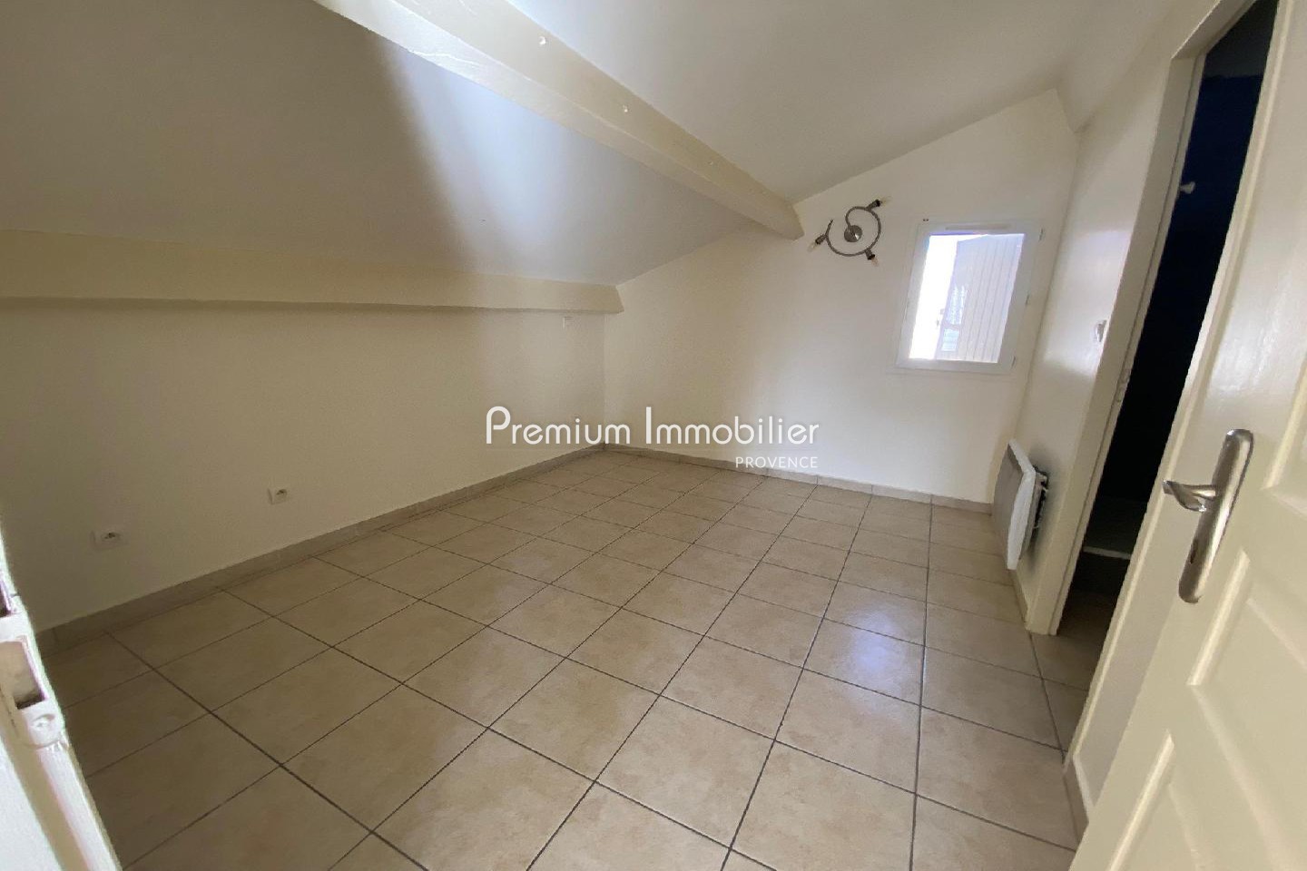 Location appartement Le Puy-Sainte-Réparade 