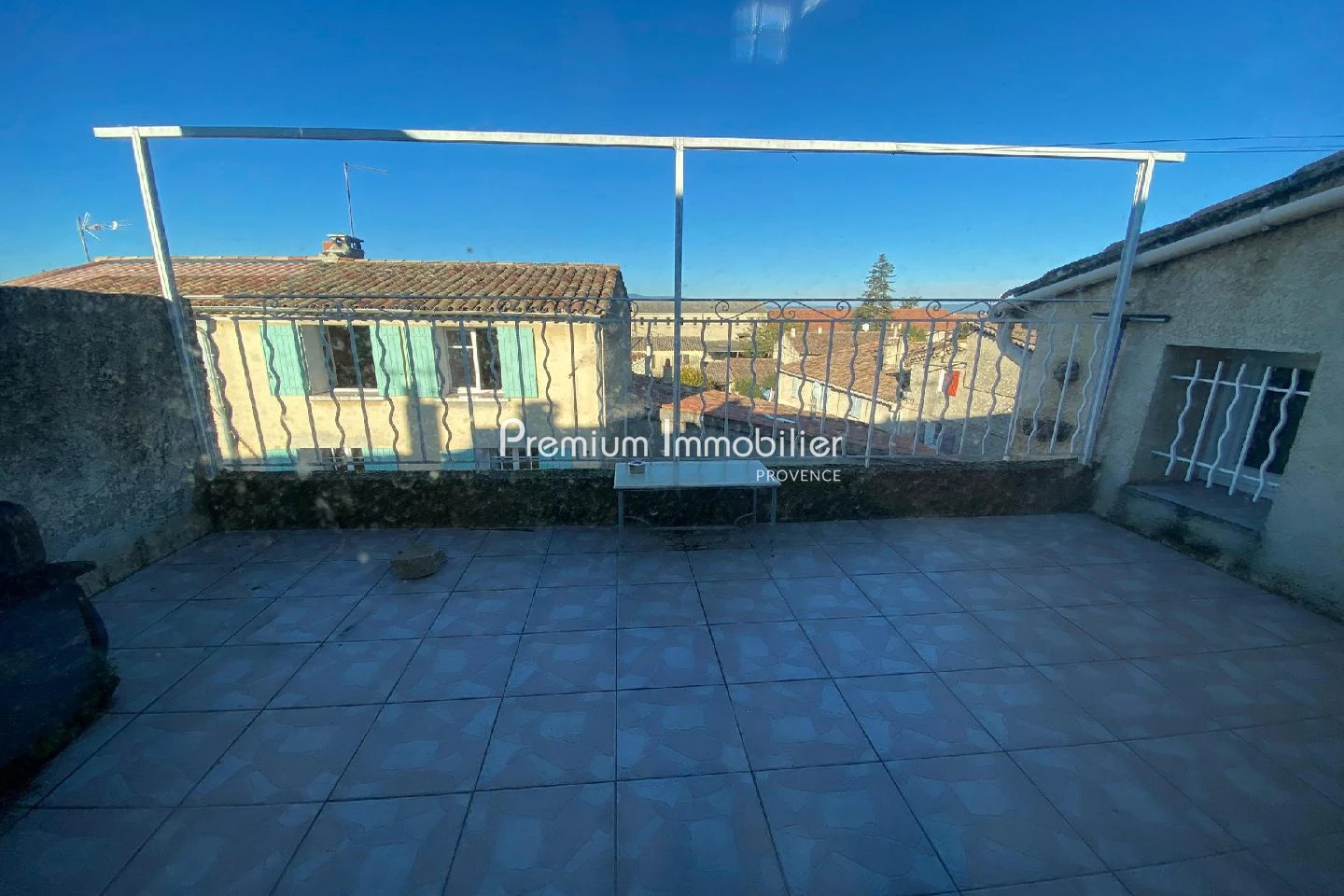 Location appartement Le Puy-Sainte-Réparade 