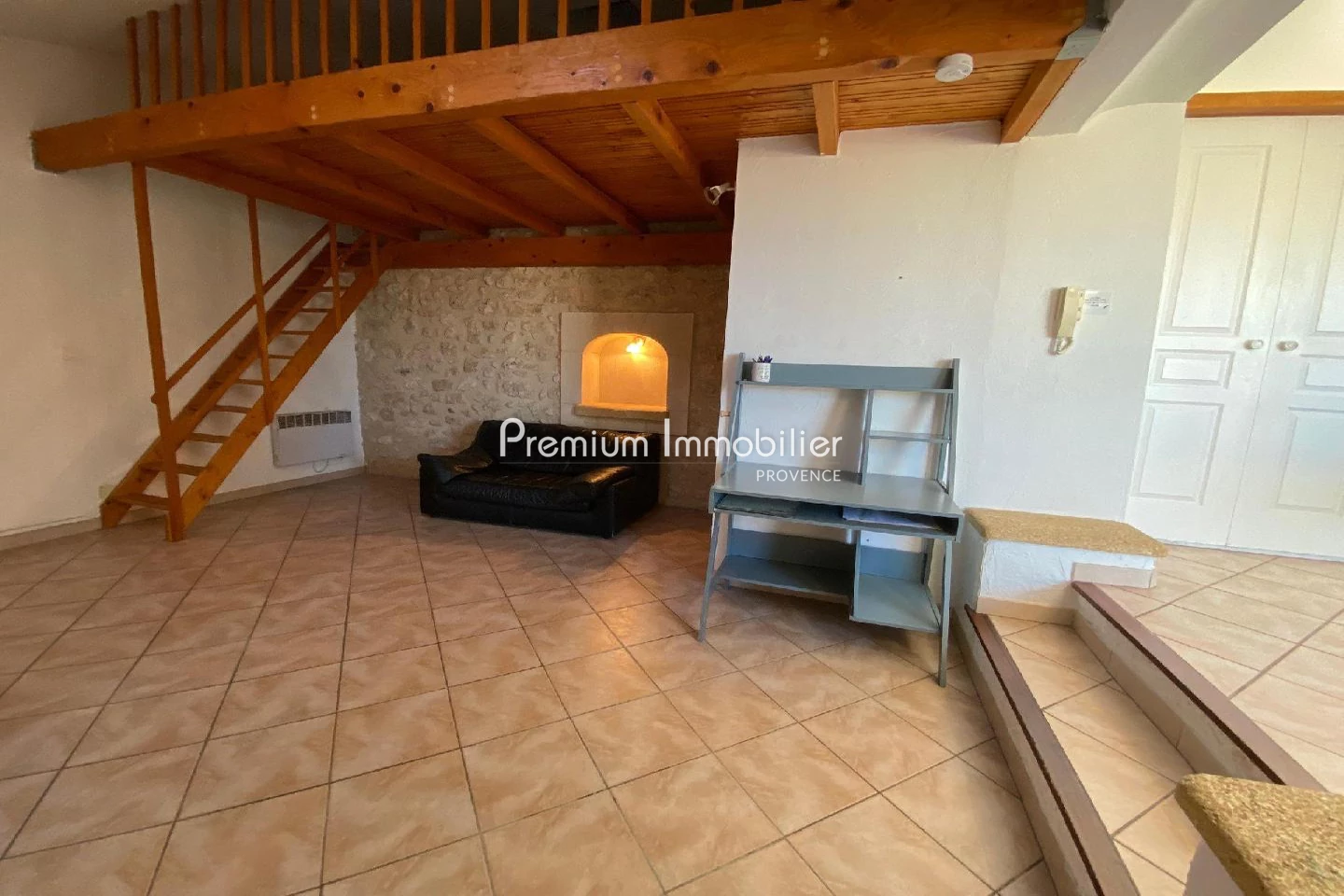 Location appartement Le Puy-Sainte-Réparade 