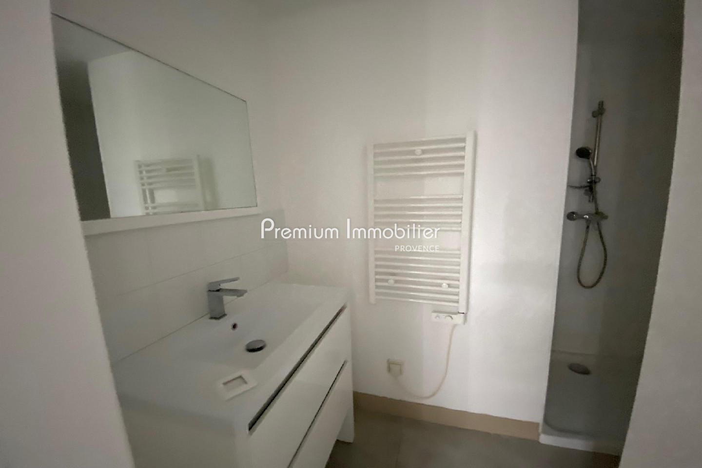Location appartement Le Puy-Sainte-Réparade 