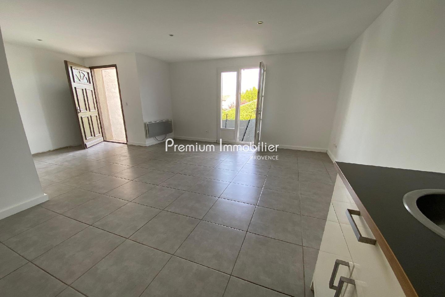Location appartement Le Puy-Sainte-Réparade 