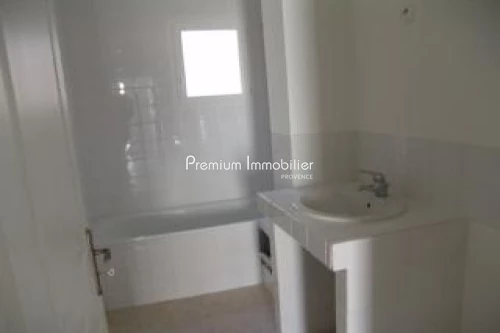 Location appartement Le Puy-Sainte-Réparade 