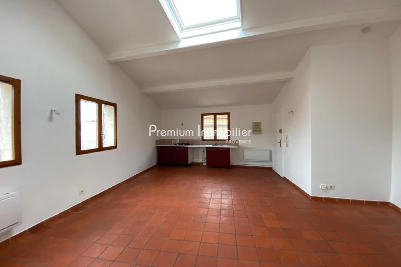 Location apartment Le Puy-Sainte-Réparade  