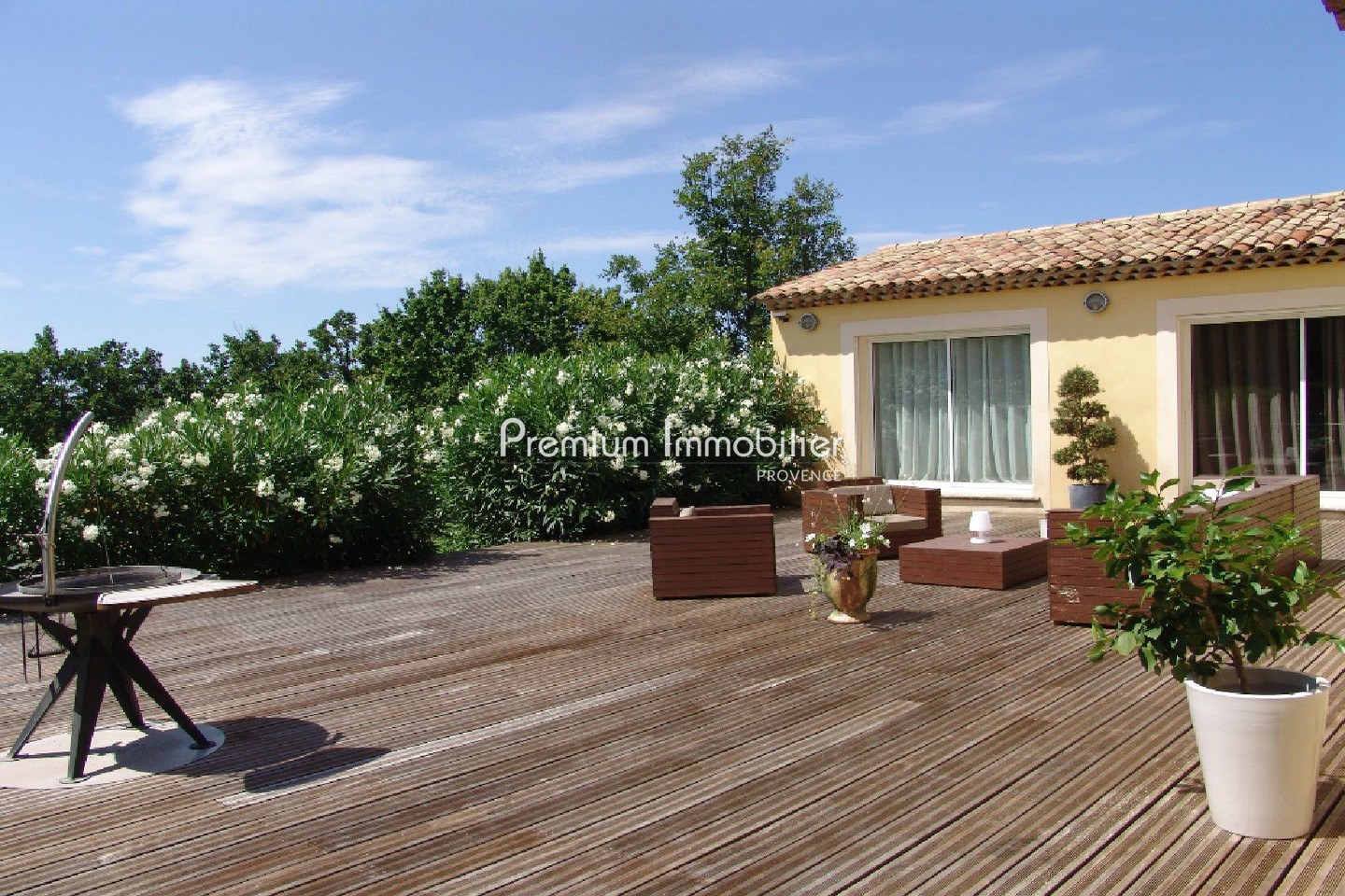 Location saisonnière villa Cucuron 