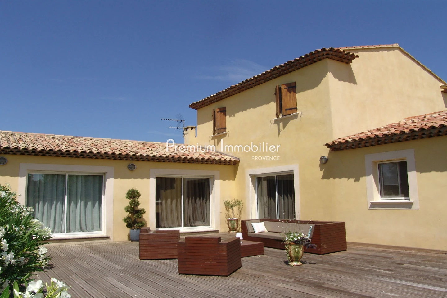 Location saisonnière villa Cucuron 
