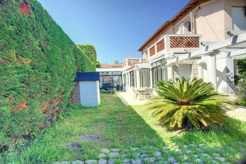 Apartment Golfe-Juan Bord de mer,   to buy apartment  5 rooms   151&nbsp;m&sup2;