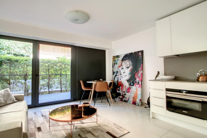 Photo Apartment Juan-les-Pins Juan front de mer,   to buy apartment  2 rooms   35&nbsp;m&sup2;