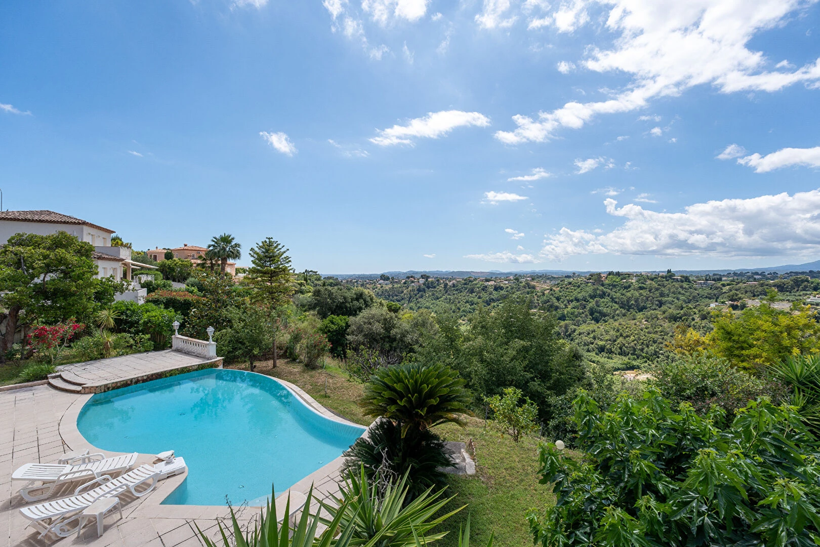 Maison 250 m² · à Cagnes-sur-Mer · 250 m² · 1 700 000 €