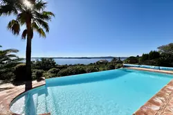 Location saisonnière Villa avec vue mer et piscine Sainte-Maxime  