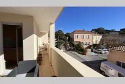 Location saisonnière appartement T2 en centre ville Sainte-Maxime  