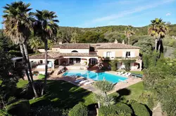 Location saisonnière Villa vue mer avec piscine Grimaud  