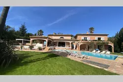 Location saisonnière Villa vue mer avec piscine Grimaud  