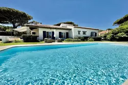 Location saisonnière Villa avec piscine à 300 m de la plage Sainte-Maxime  