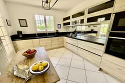 Location saisonnière Villa avec piscine à 300 m de la plage Sainte-Maxime  