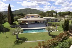Location saisonnière Villa neuve vue mer avec piscine Sainte-Maxime  