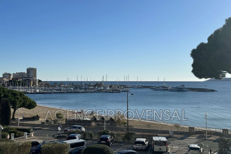 Location saisonnière T2 vue mer centre Sainte-Maxime  