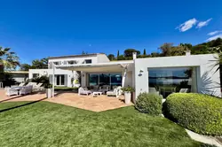 Location saisonnière Villa vue mer et piscine Grimaud  