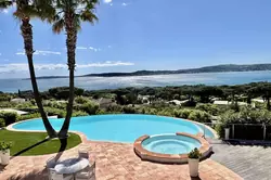 Location saisonnière Villa vue mer et piscine Grimaud  
