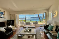 Location saisonnière Villa vue mer et piscine Grimaud  