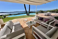 Location saisonnière Villa vue mer et piscine Grimaud  