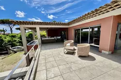 Location saisonnière Villa avec piscine vue mer Grimaud  