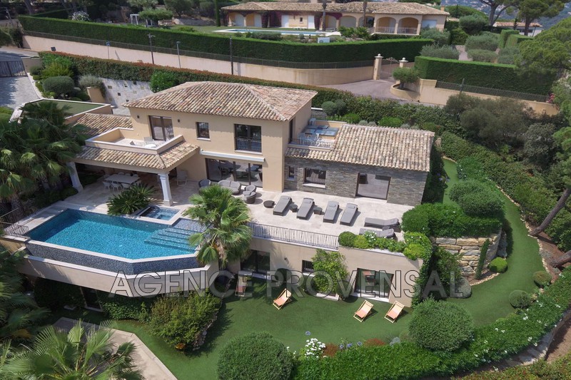 Location saisonnière Villa avec trés jolie vue mer et piscine Sainte-Maxime  