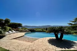 Location saisonnière Villa avec piscine et belle vue mer Grimaud  