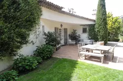 Location saisonnière Villa avec piscine et belle vue mer Grimaud  