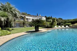Location saisonnière Villa avec piscine et belle vue mer Grimaud  