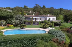 Location saisonnière Villa avec piscine et belle vue mer Grimaud  