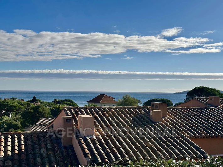 Location saisonnière T3 en  résidence avec piscine Sainte-Maxime  
