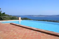 Location saisonnière Villa avec vue mer et piscine Grimaud  