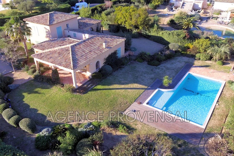 Location saisonnière Villa avec vue mer et piscine privée Grimaud  