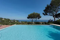 Location saisonnière Villa avec piscine et superbe vue mer Sainte-Maxime  