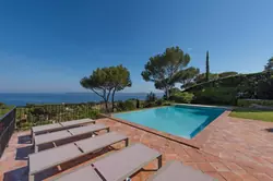 Location saisonnière Villa avec piscine et superbe vue mer Sainte-Maxime  