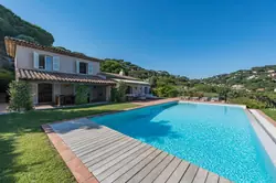 Location saisonnière Villa avec piscine et superbe vue mer Sainte-Maxime  