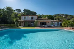 Location saisonnière Villa avec piscine et superbe vue mer Sainte-Maxime  