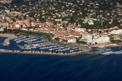 Location saisonnière Villa avec piscine proche de la plage Sainte-Maxime  