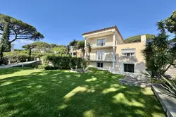 Location saisonnière Villa avec piscine proche de la plage Sainte-Maxime  