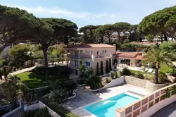 Location saisonnière Villa avec piscine proche de la plage Sainte-Maxime  
