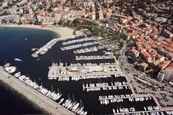 Location saisonnière Villa avec piscine proche de la plage Sainte-Maxime  
